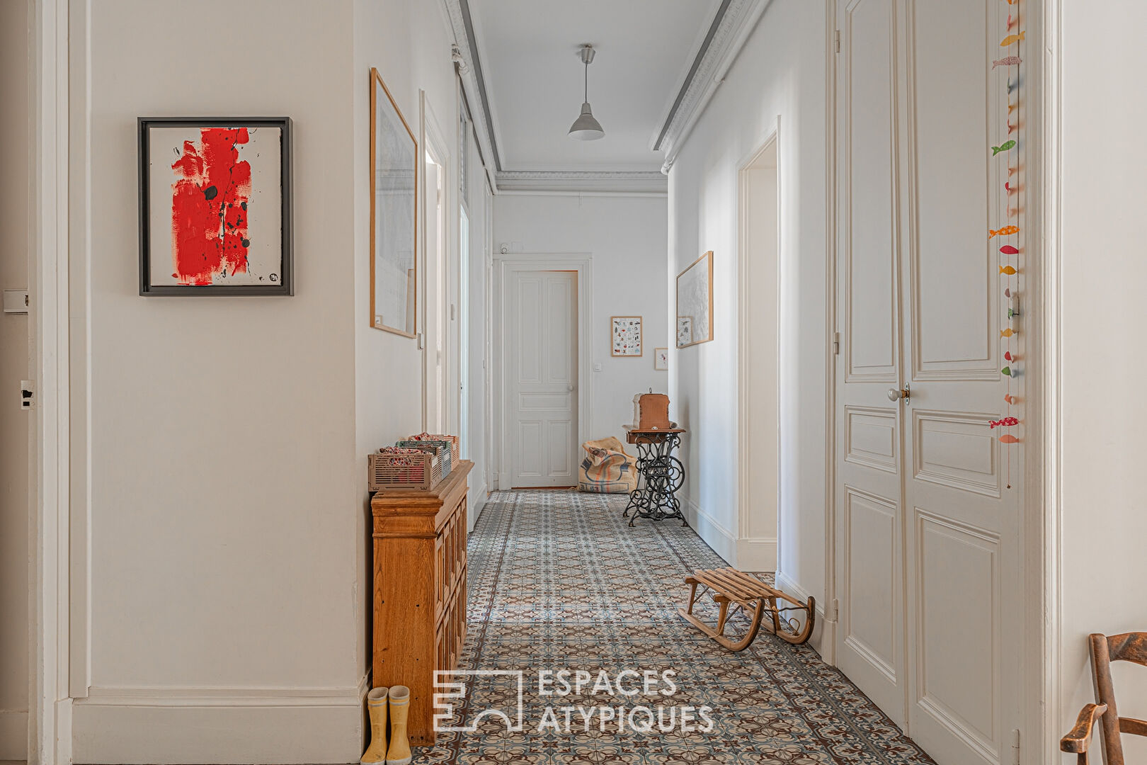 Beautiful Haussmann apartment close to Victor Hugo