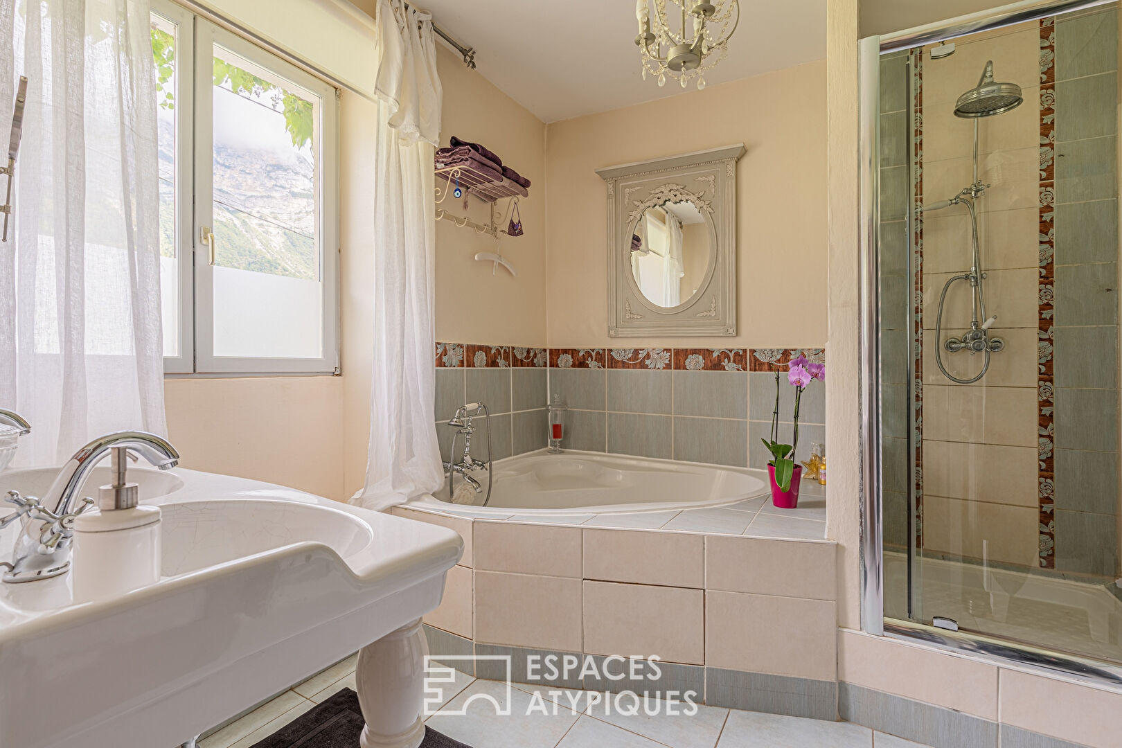 Propriété de charme avec annexe et piscine
