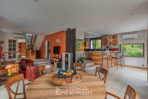 Villa with contemporary renovation and its magnificent landscaped garden