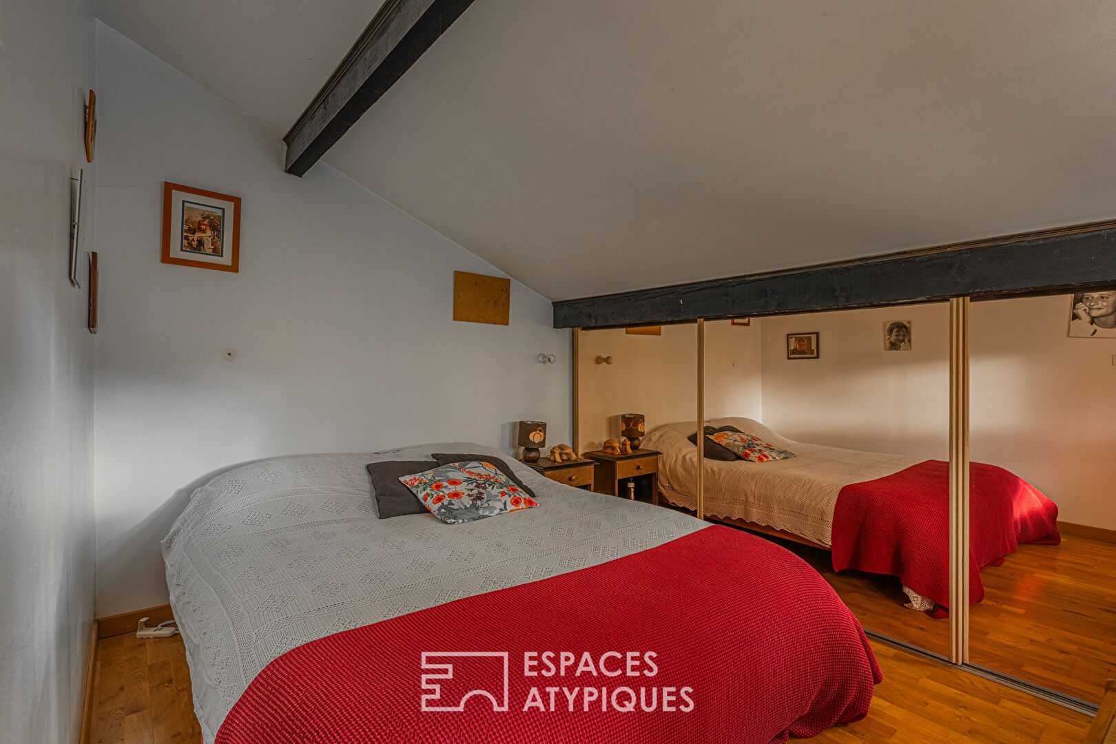 Villa with contemporary renovation and its magnificent landscaped garden