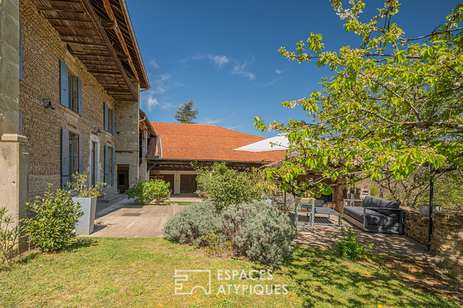 Attractive restored farmhouse with outbuildings