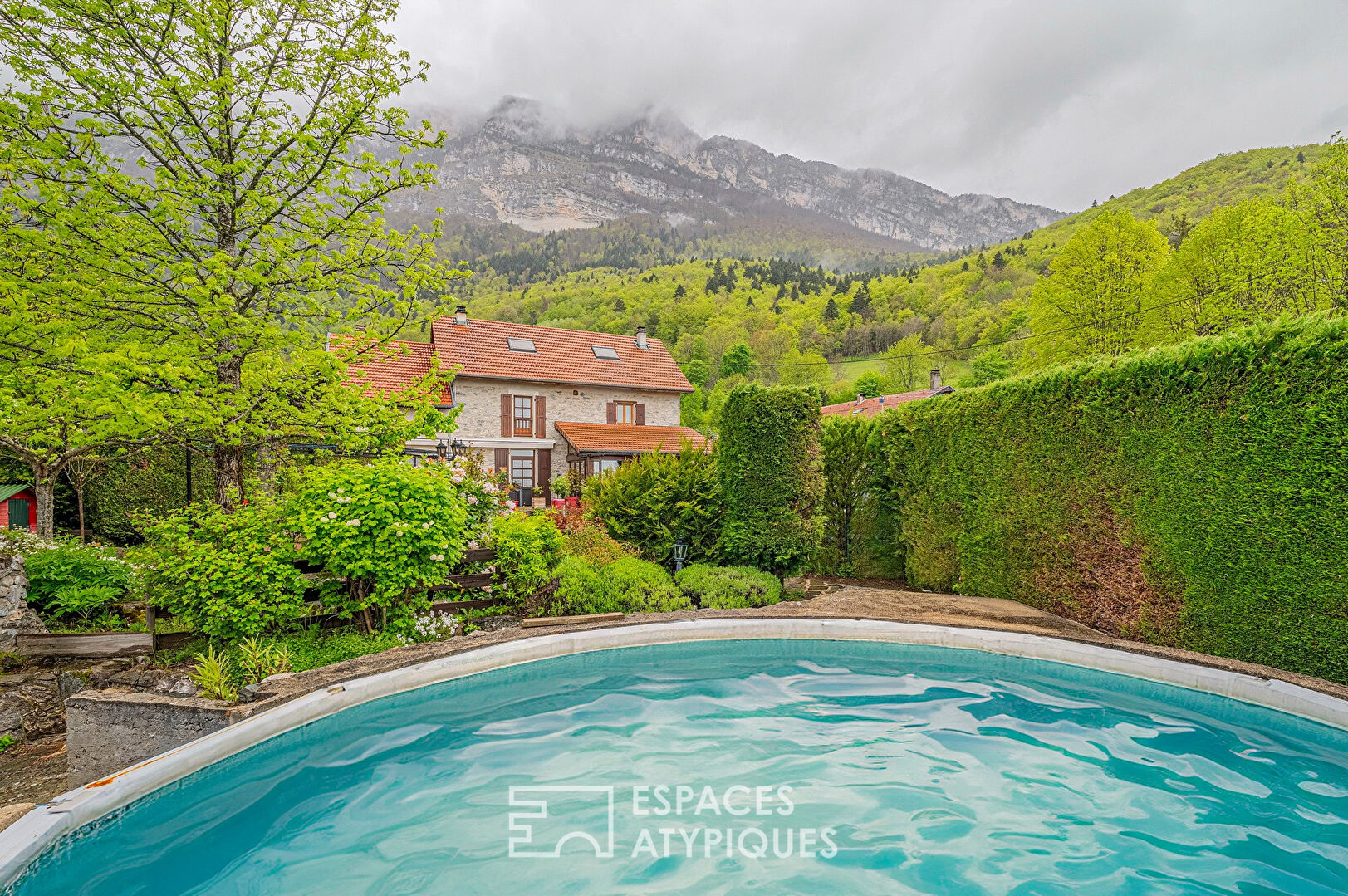 Maison en pierres avec sa vue panoramique