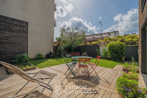 Atypical townhouse with garden, terraces and view