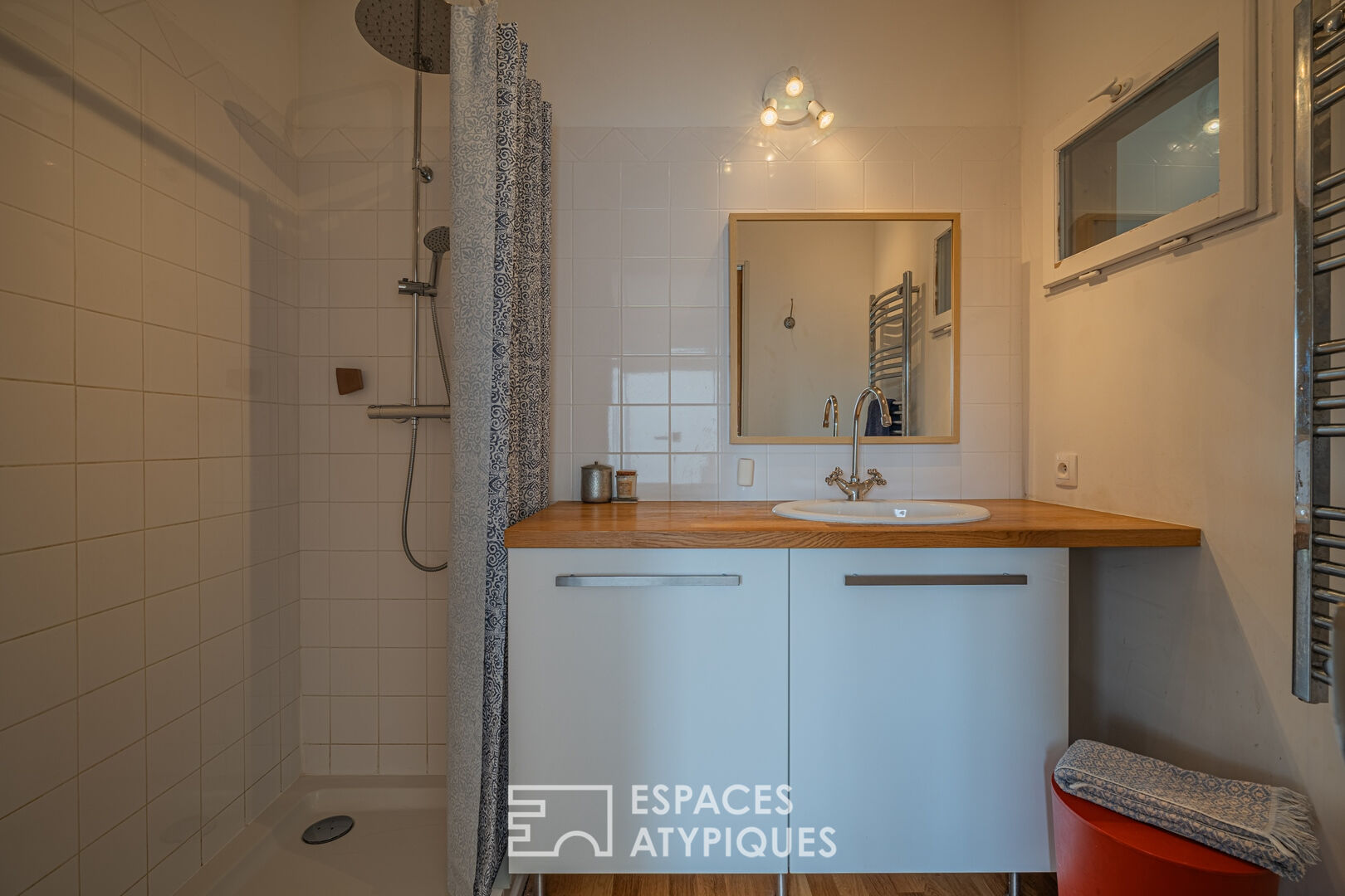 Atypical townhouse with garden, terraces and view