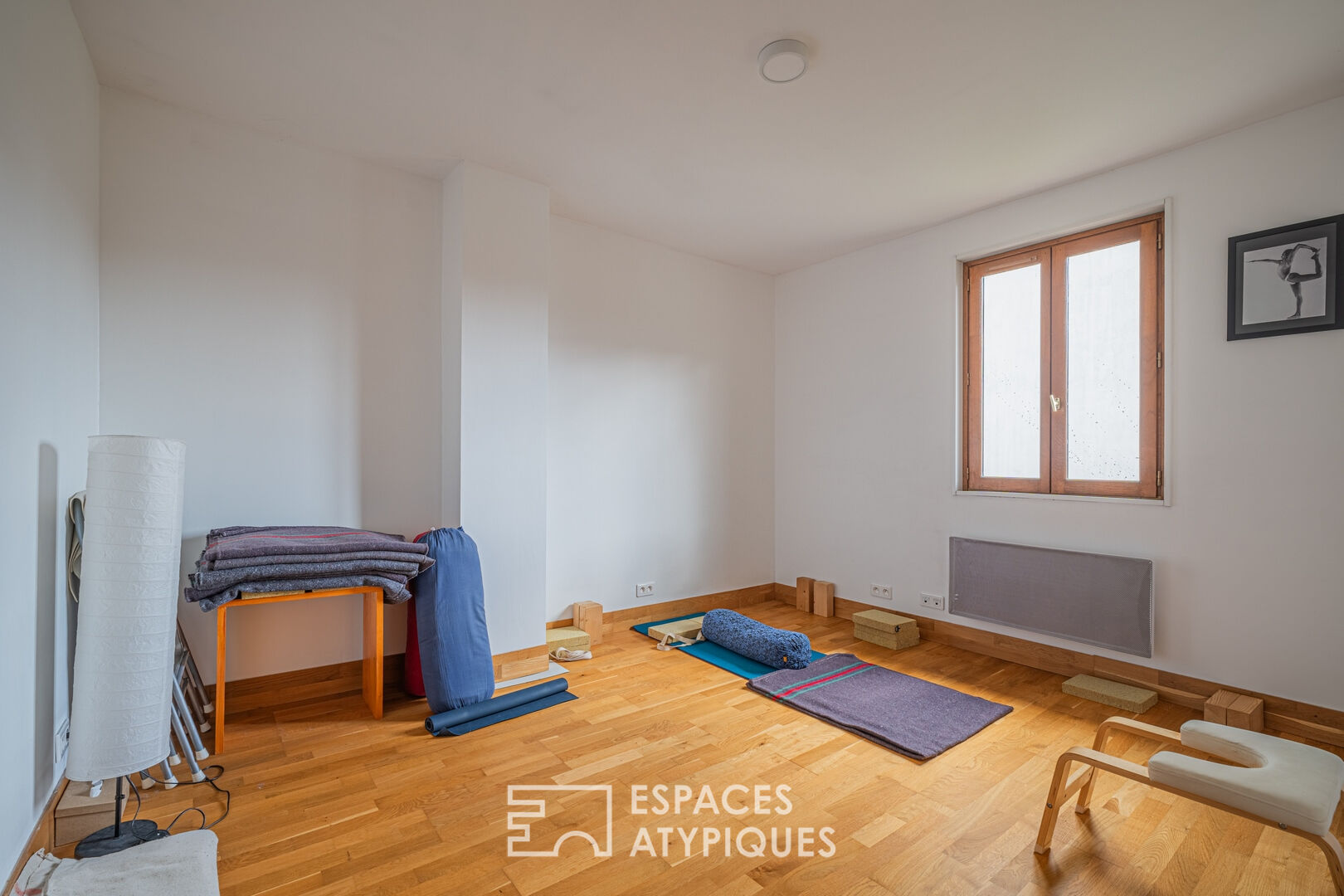 Atypical townhouse with garden, terraces and view