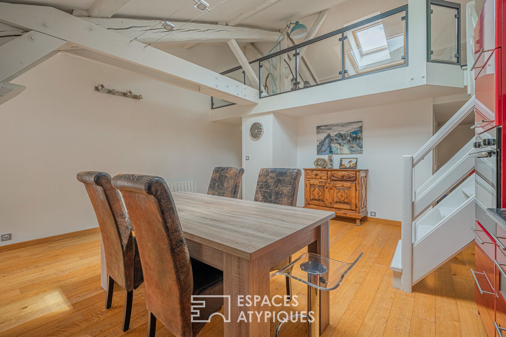 Appartement de caractère sous les toits en centre-bourg
