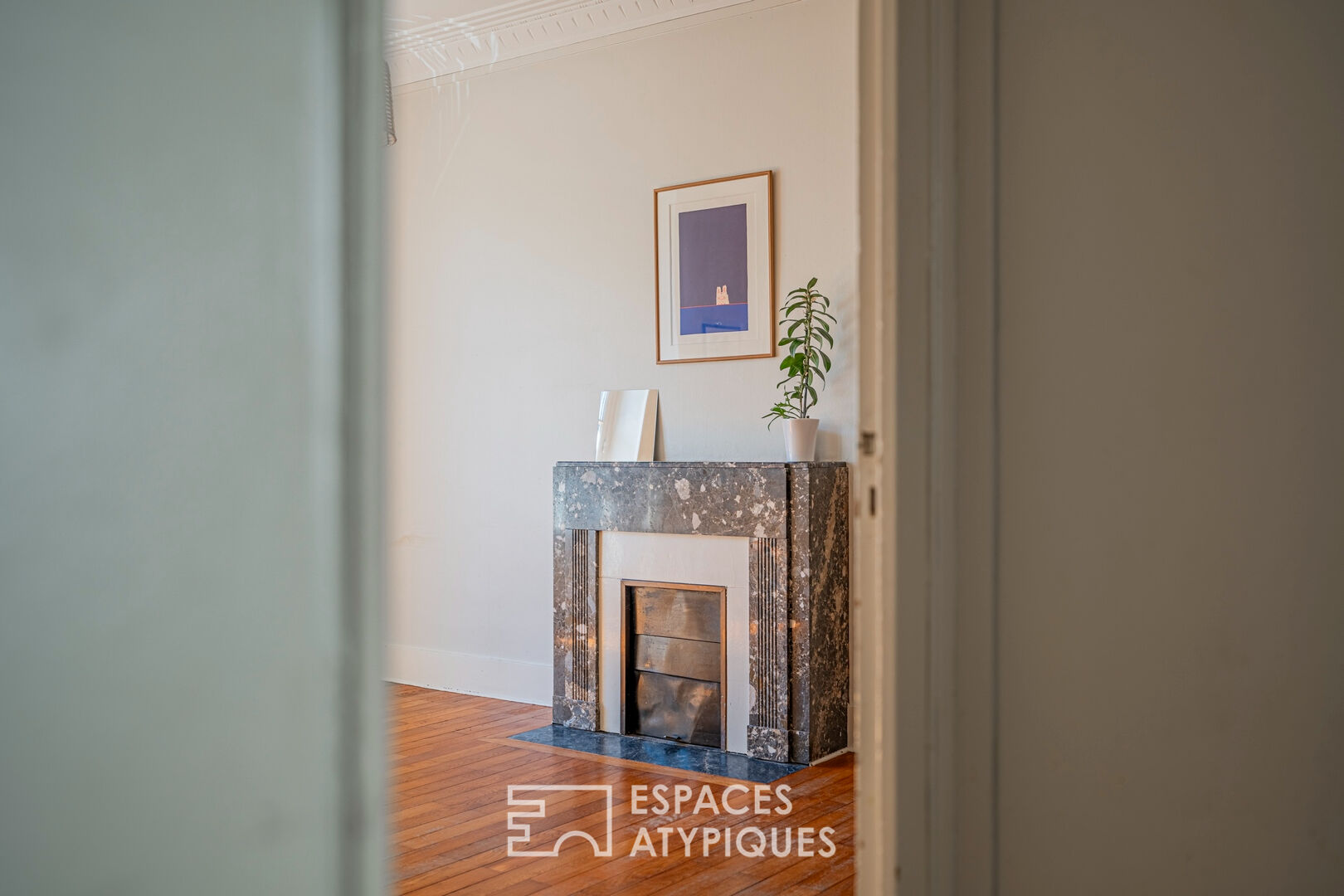 Quiet apartment close to the platforms and train station
