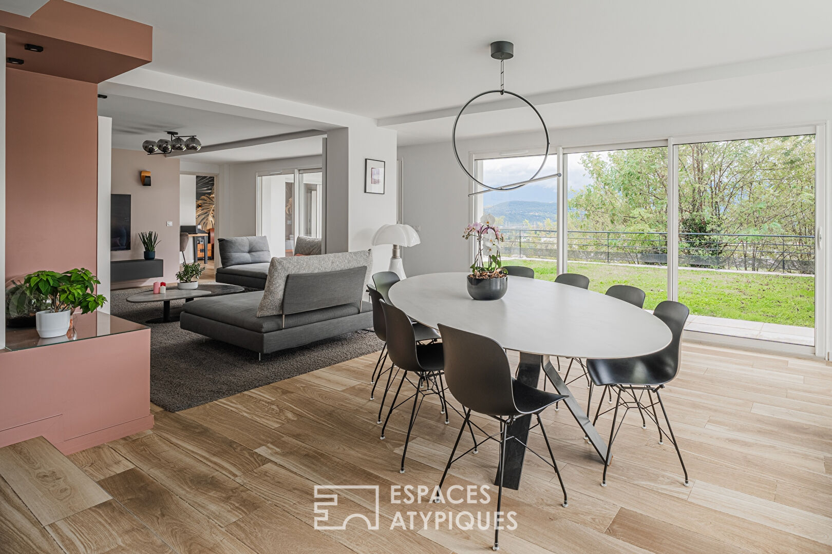 House with exceptional renovation and mountain view
