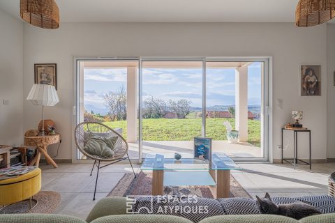 Contemporary house and its exceptional view of the Vinay region
