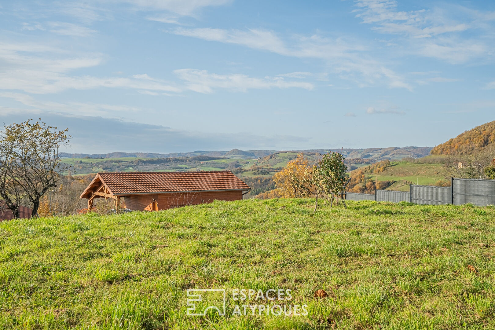 Contemporary house and its exceptional view of the Vinay region