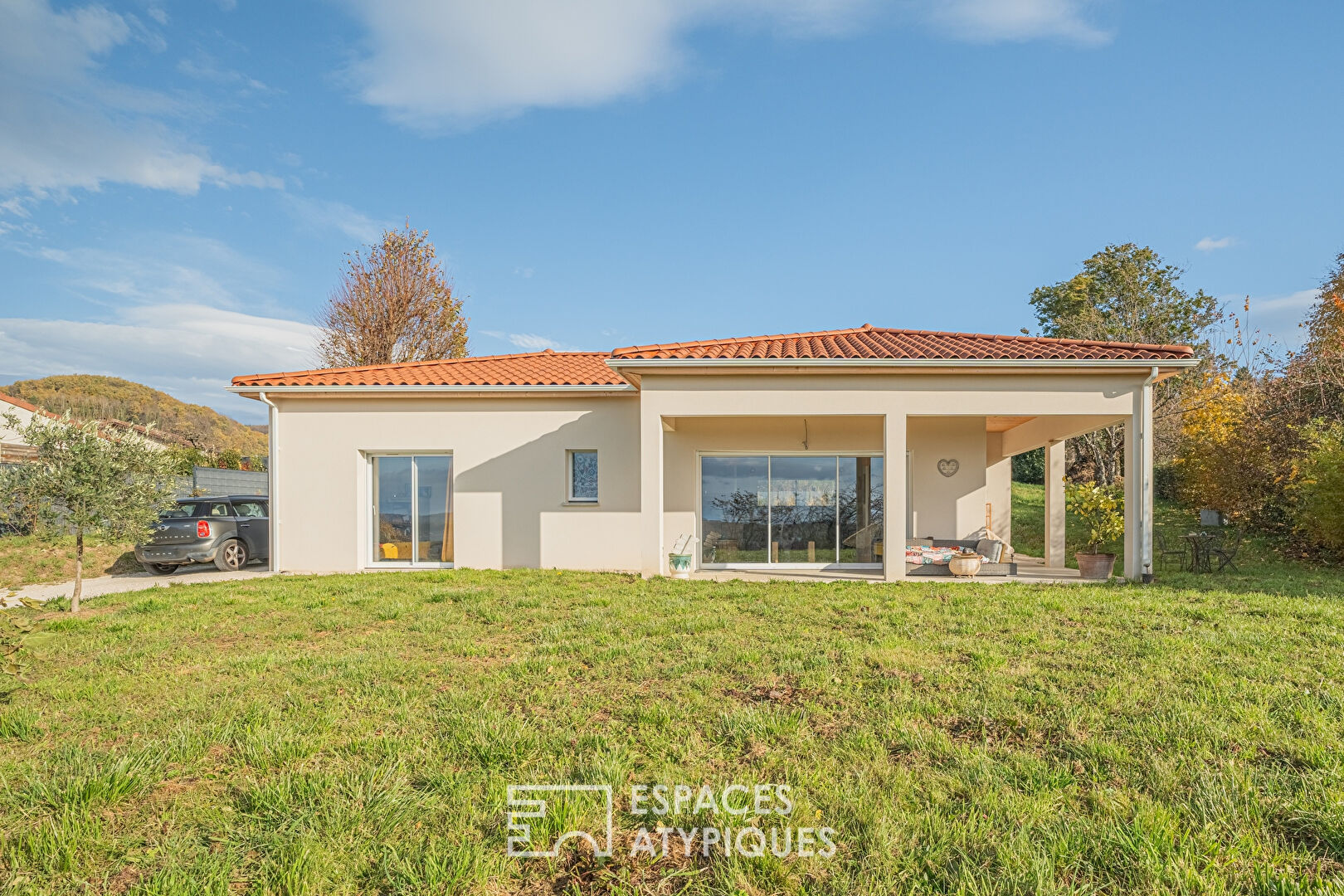 Contemporary house and its exceptional view of the Vinay region