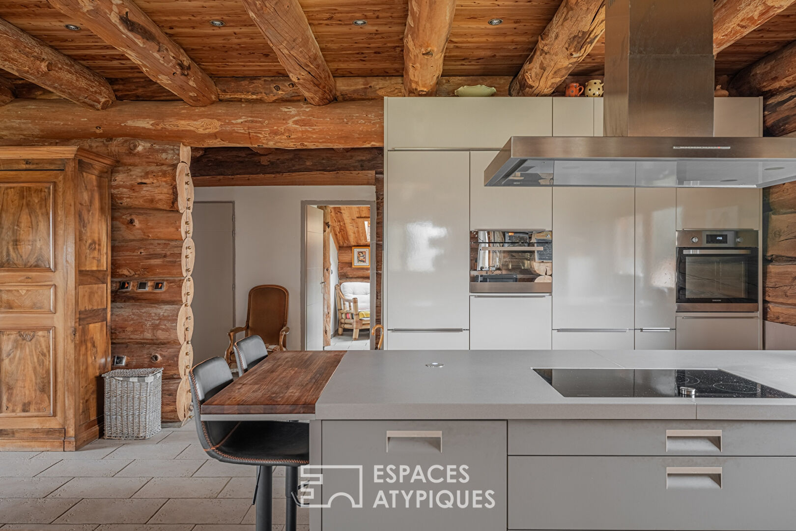 Véritable fuste avec vue sur les Préalpes