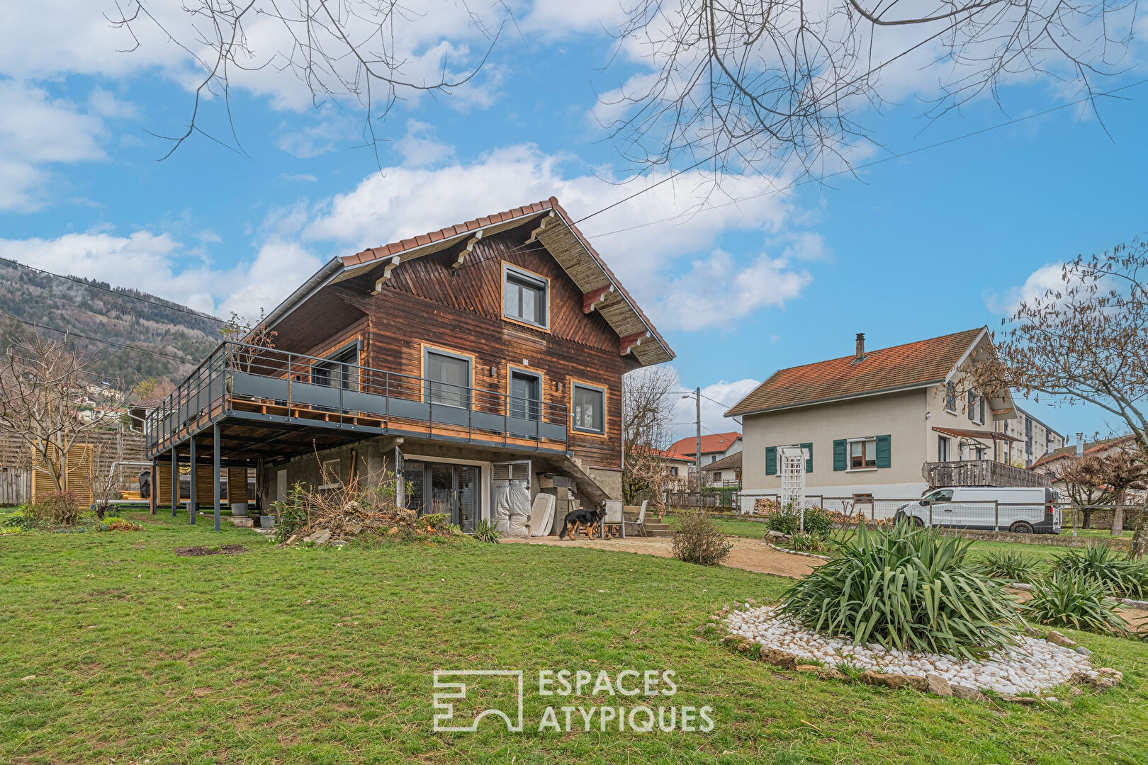 Chalet with contemporary renovation