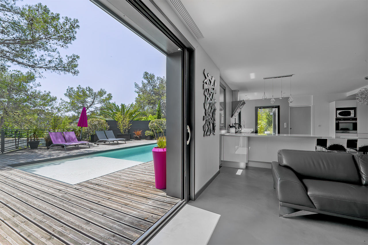 Villa contemporaine avec terrasse dominante