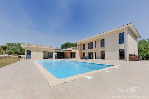 Villa contemporaine et son séjour Cathédrale