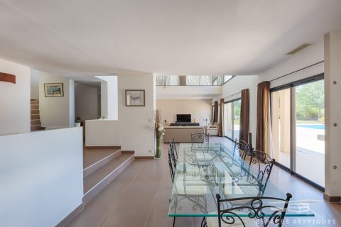 Villa contemporaine et son séjour Cathédrale