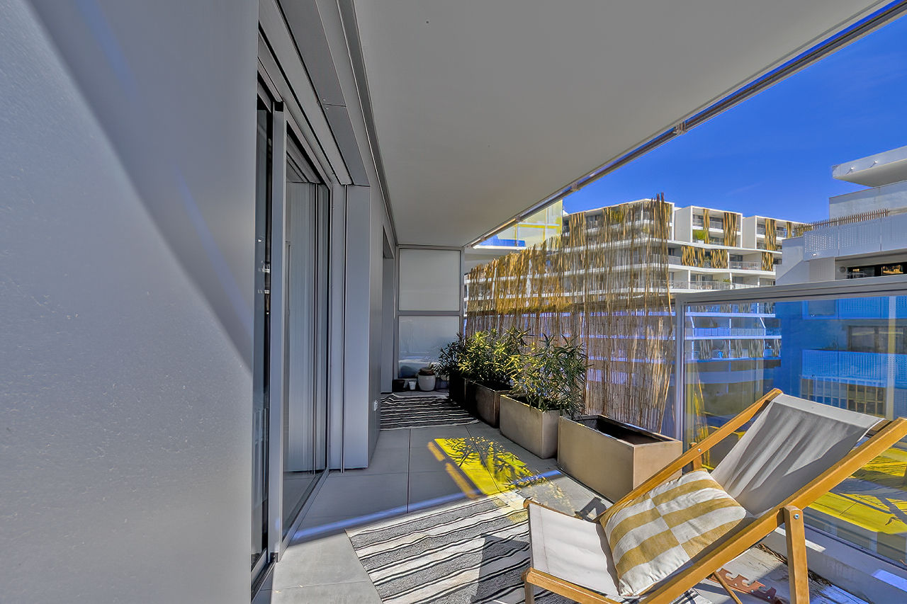 PORT MARIANNE: Apartment and its large terrace in a luxury residence