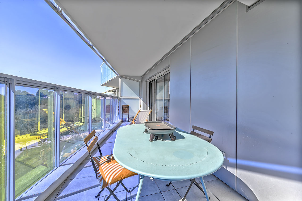 PORT MARIANNE: Apartment and its large terrace in a luxury residence