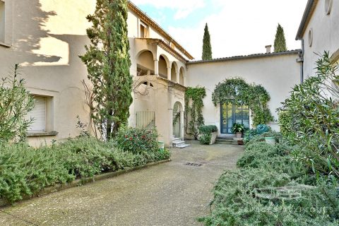 Chaleureux duplex dans une résidence arborée au Arceaux