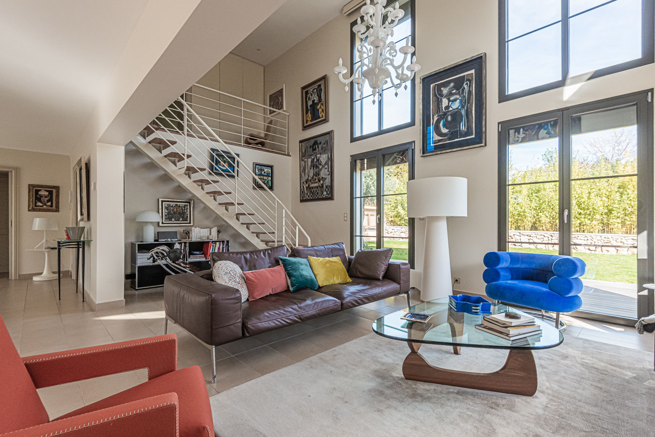 Contemporary renovation a few steps from the port