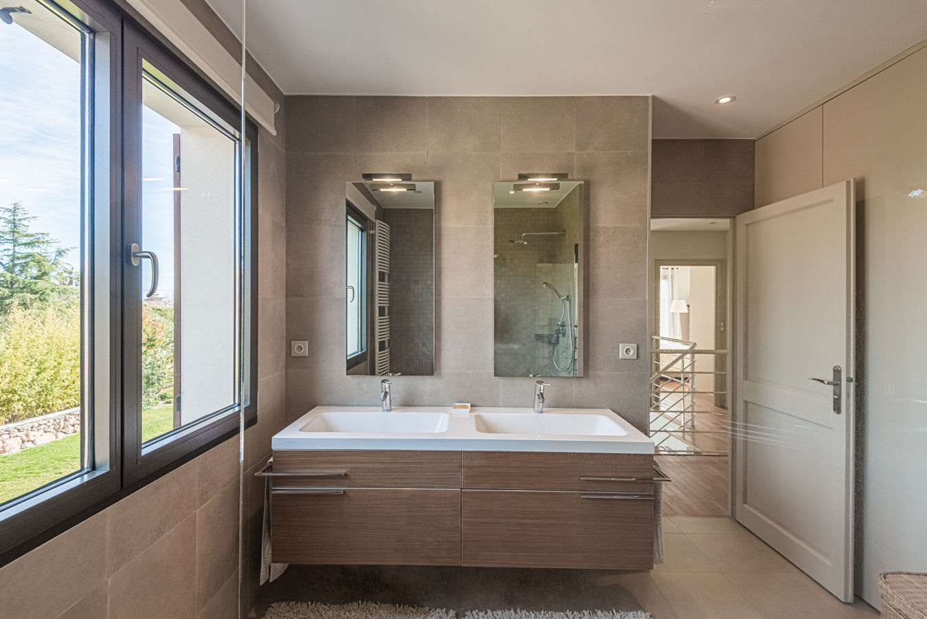 Contemporary renovation a few steps from the port