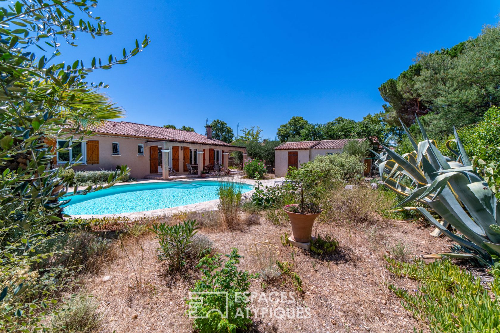 Villa de plain pied avec piscine