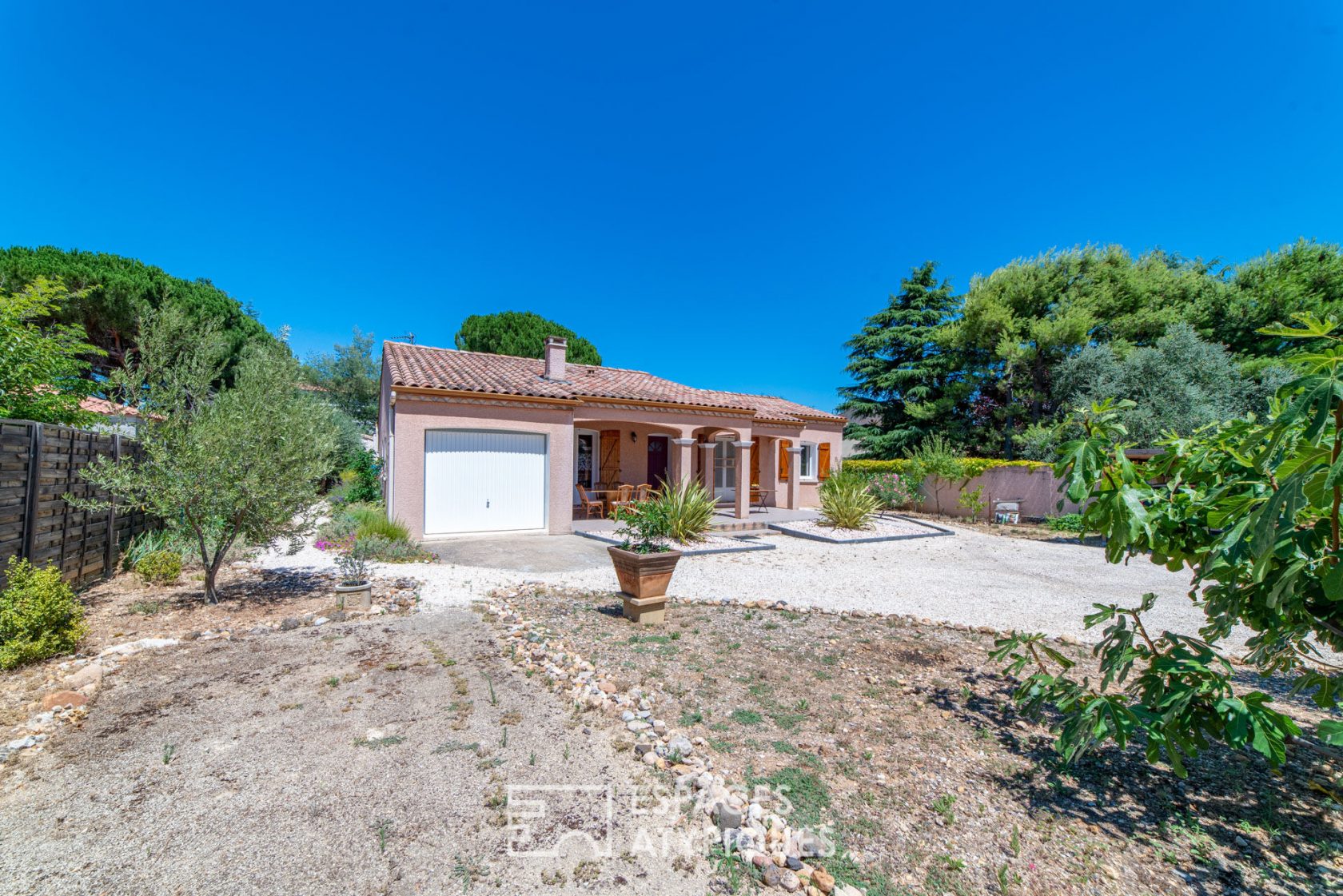 Villa de plain pied avec piscine