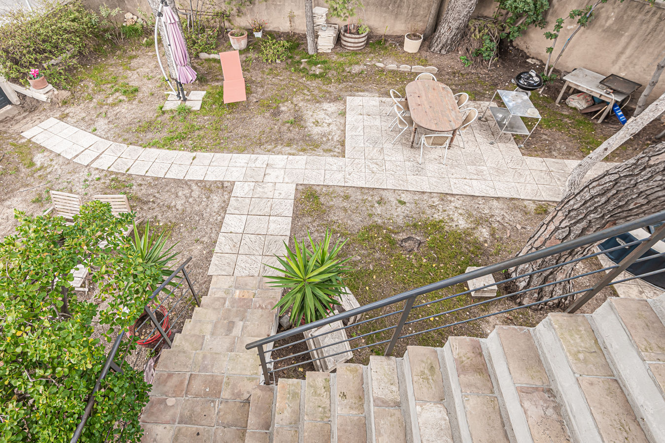 Appartement esprit Loft et ses pins centenaires