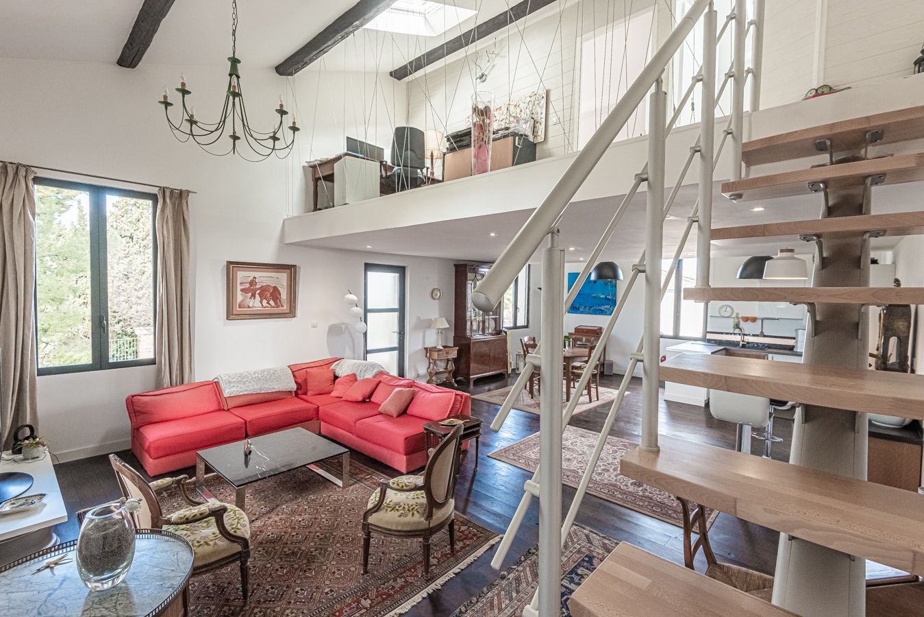 Appartement esprit Loft et ses pins centenaires