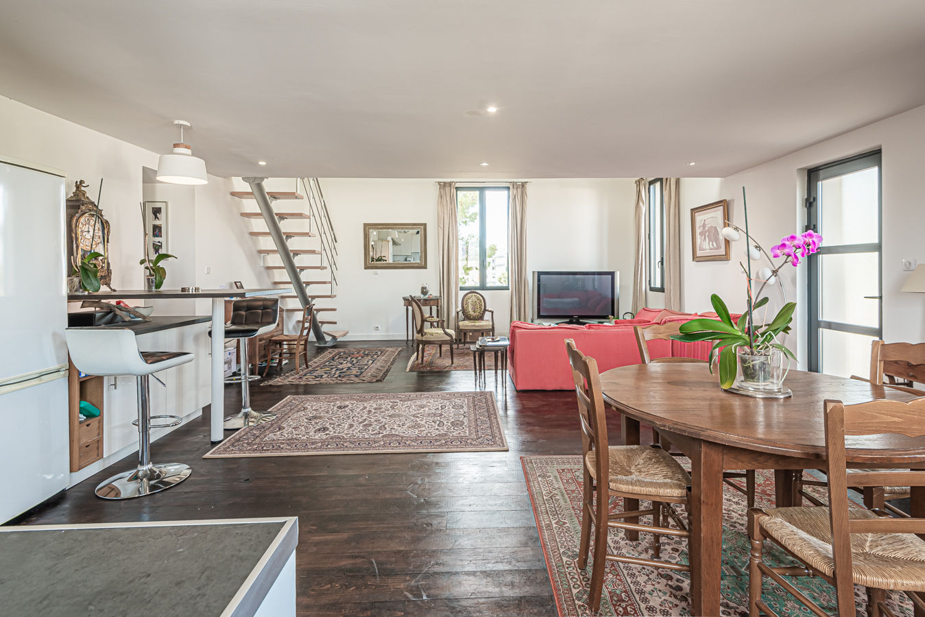 Appartement esprit Loft et ses pins centenaires