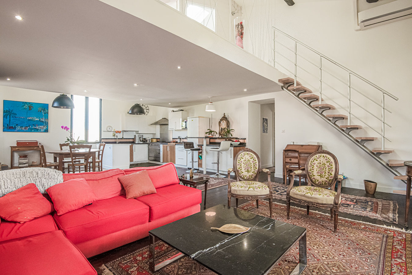 Appartement esprit Loft et ses pins centenaires