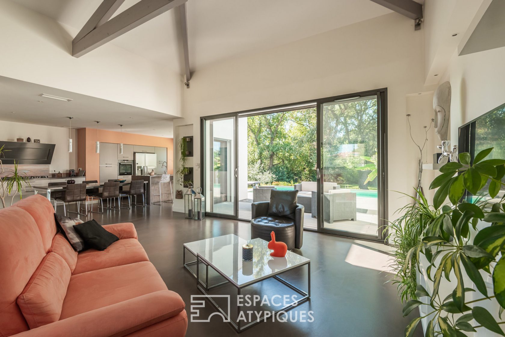 Contemporary single storey villa and lush garden