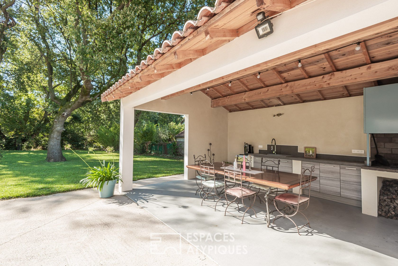 Contemporary single storey villa and lush garden