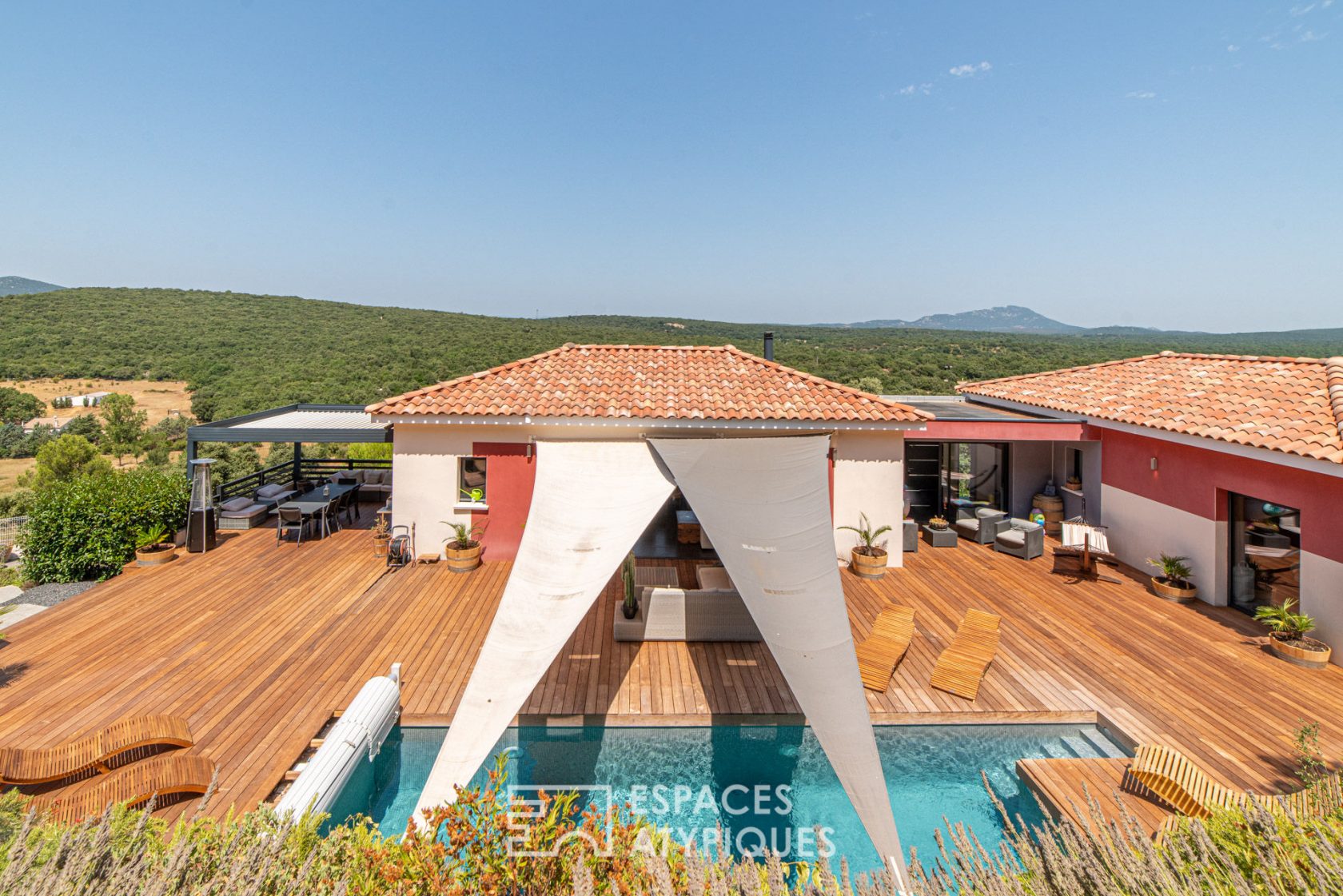 Propriété 2 villas contemporaines en position dominante