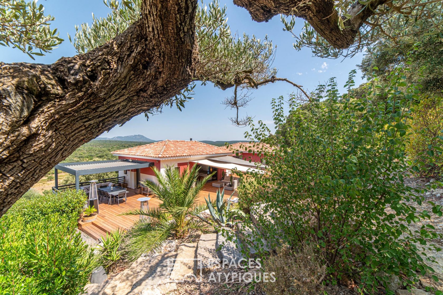 Propriété 2 villas contemporaines en position dominante