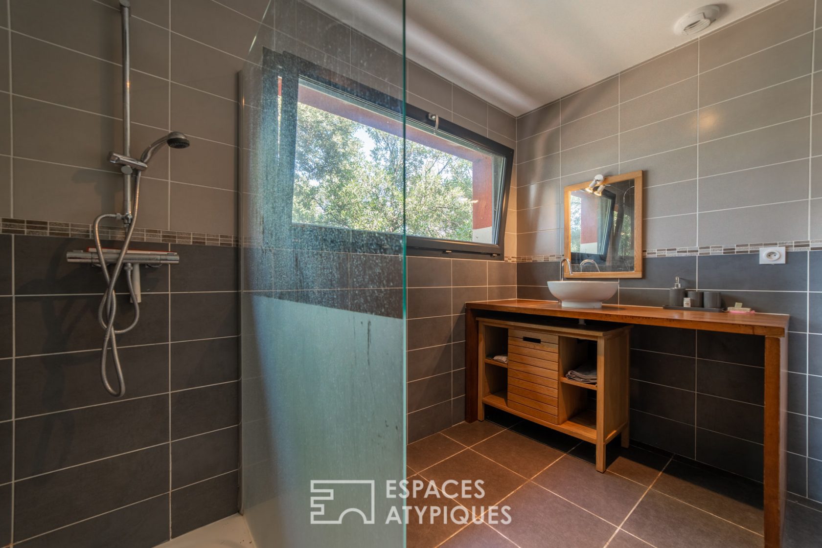 Propriété 2 villas contemporaines en position dominante