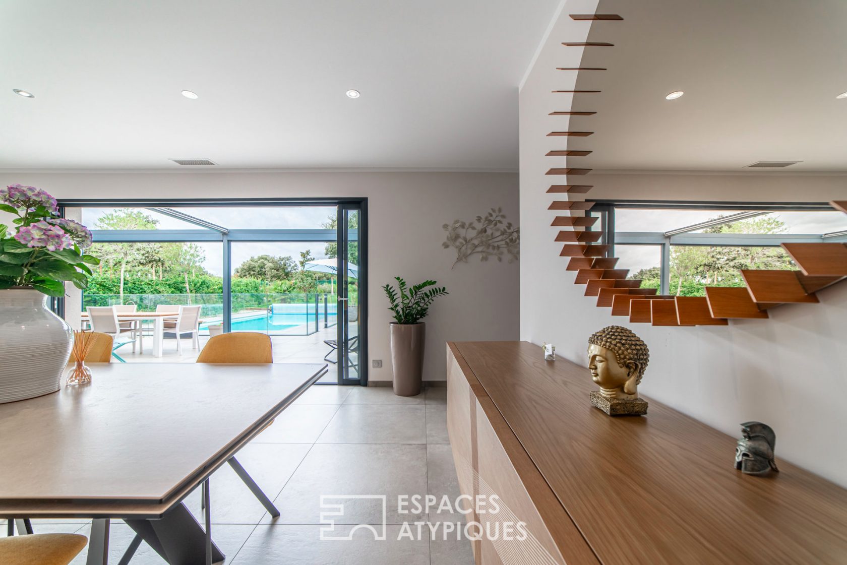 Contemporary bungalow on the heights