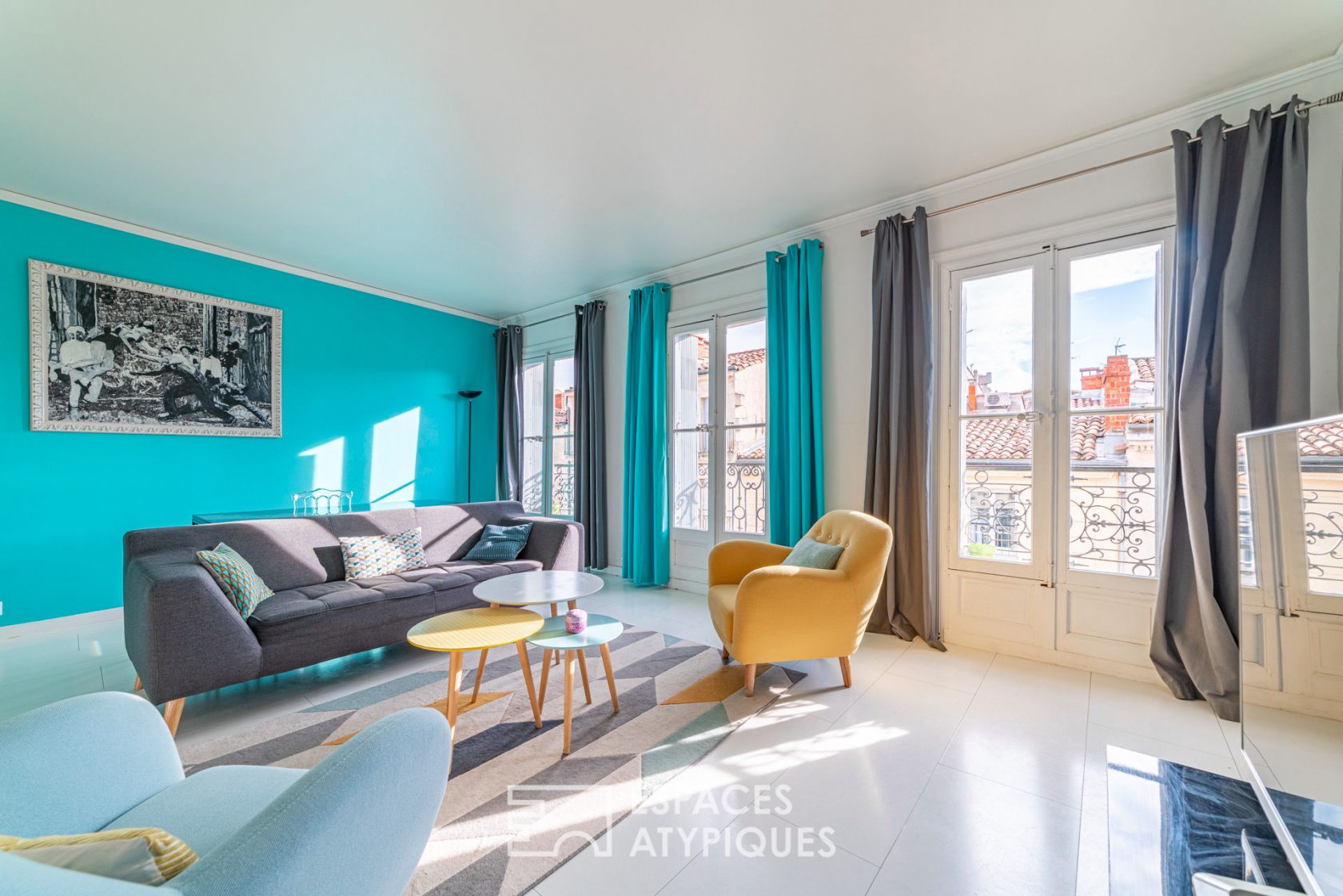 Bright top floor in the escutcheon