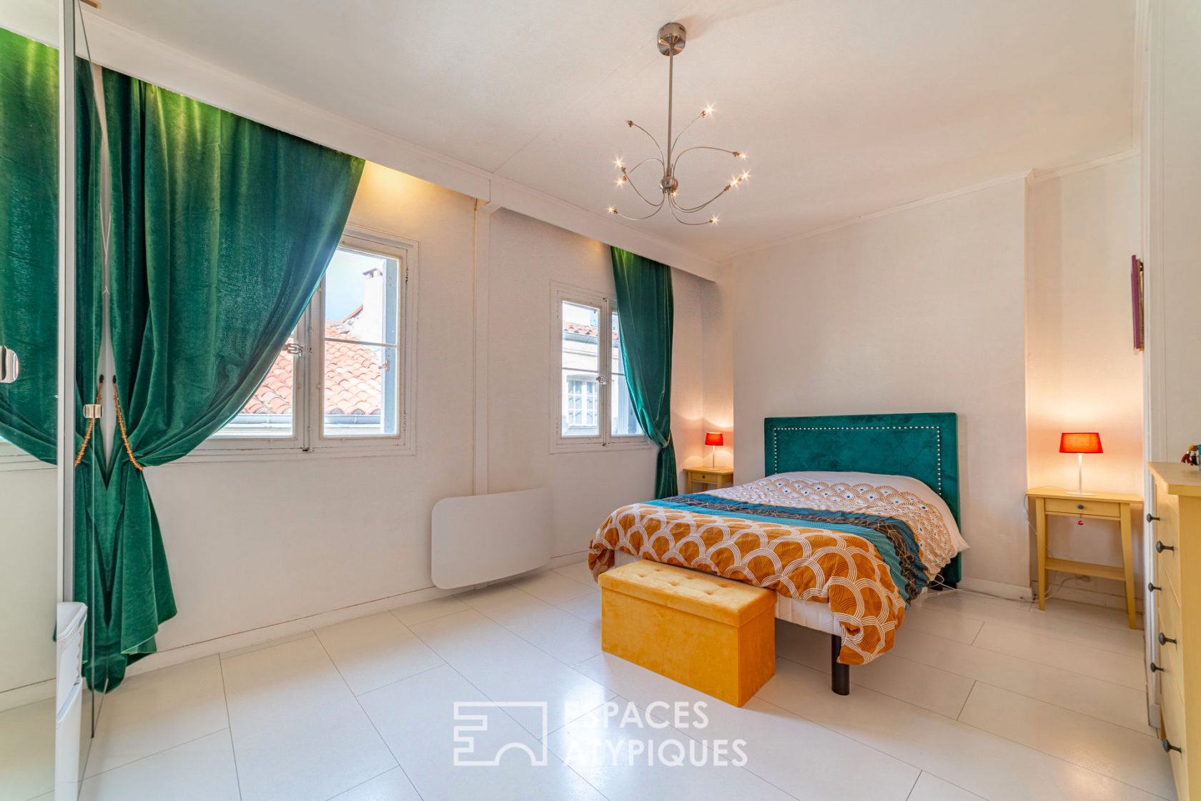 Bright top floor in the escutcheon