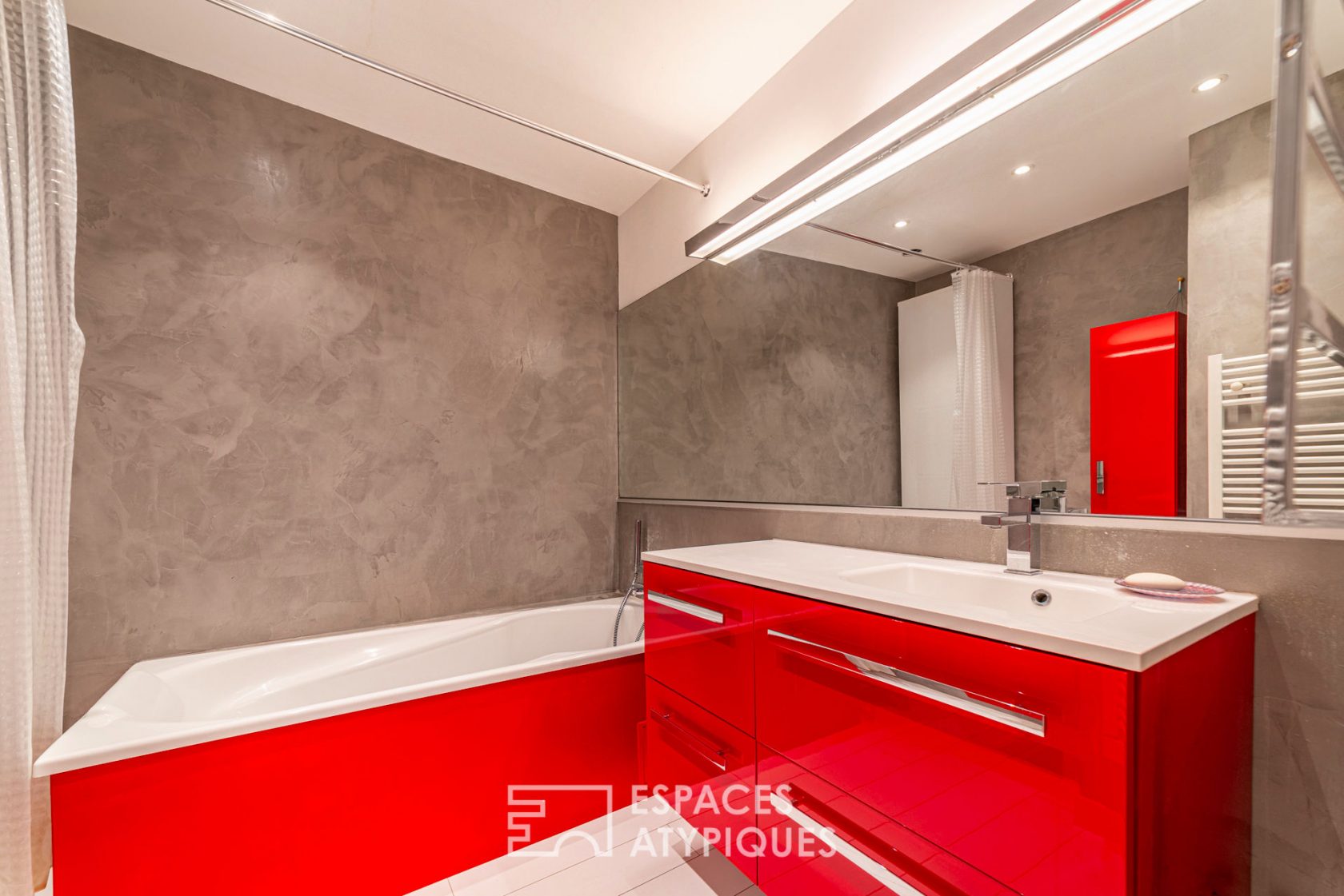 Bright top floor in the escutcheon