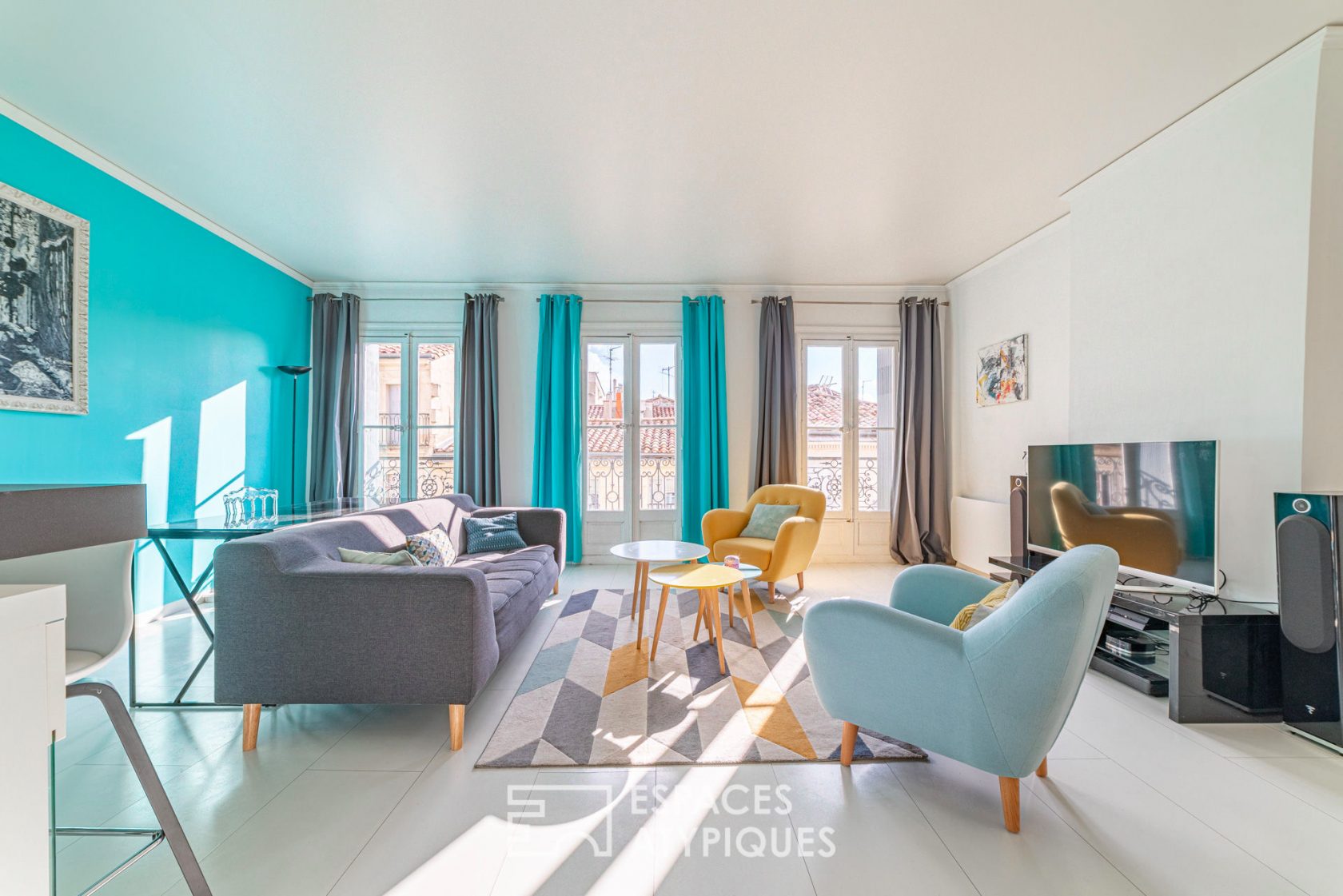 Bright top floor in the escutcheon
