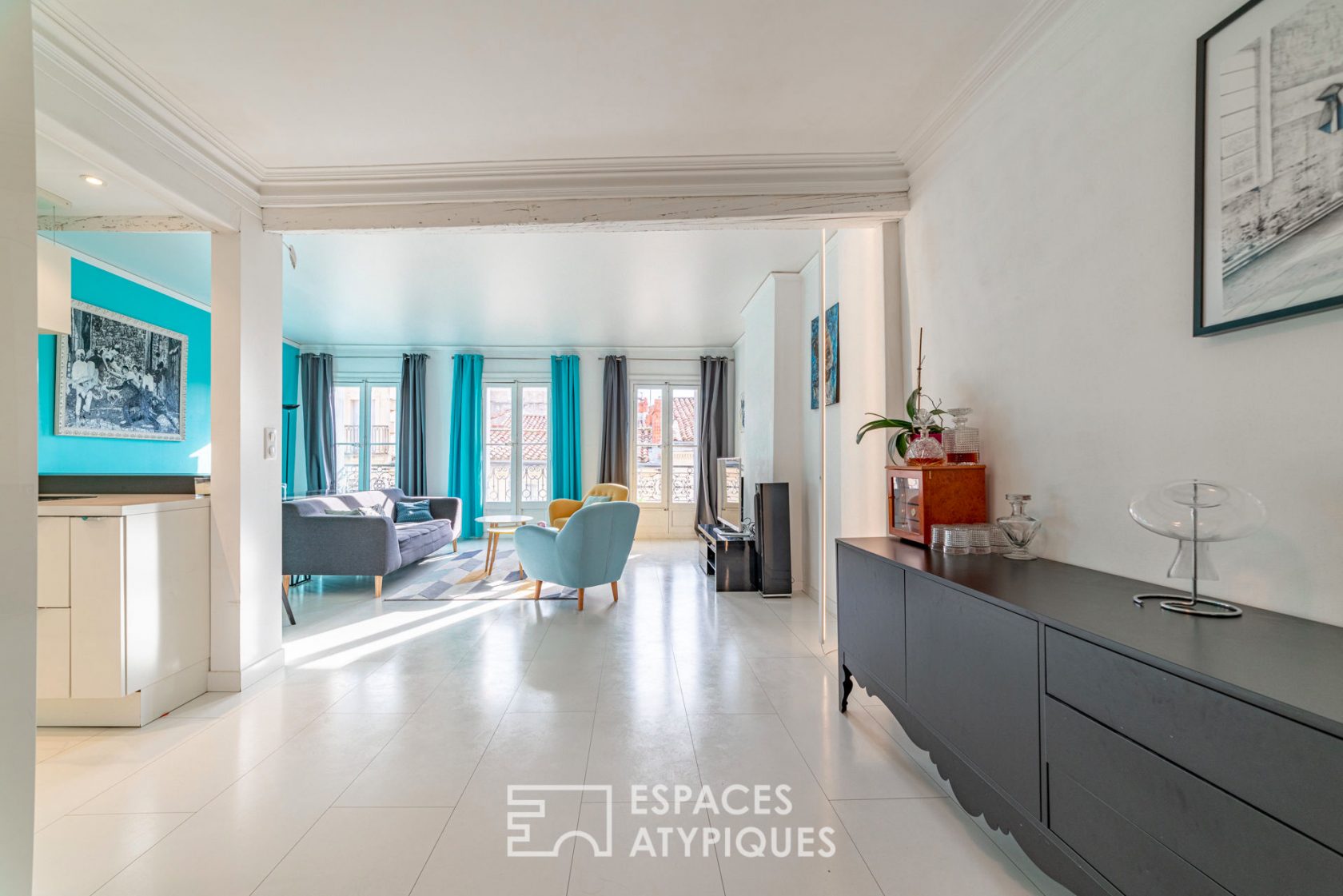 Bright top floor in the escutcheon