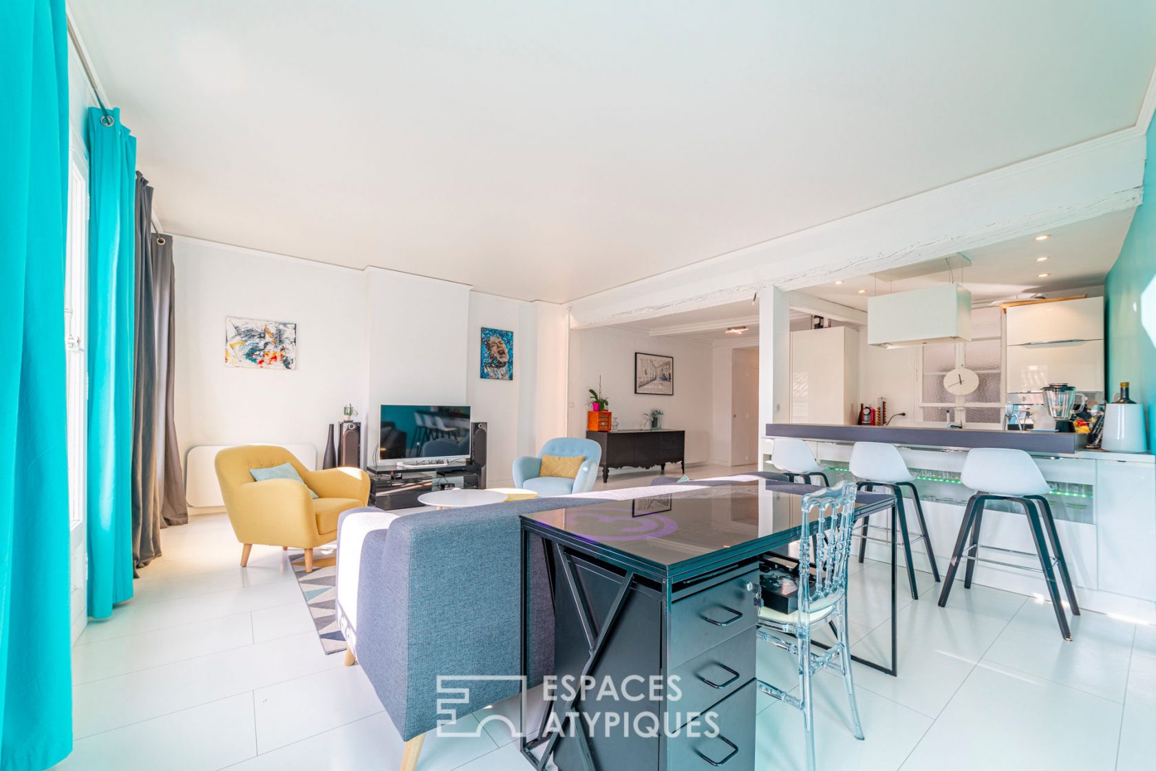 Bright top floor in the escutcheon
