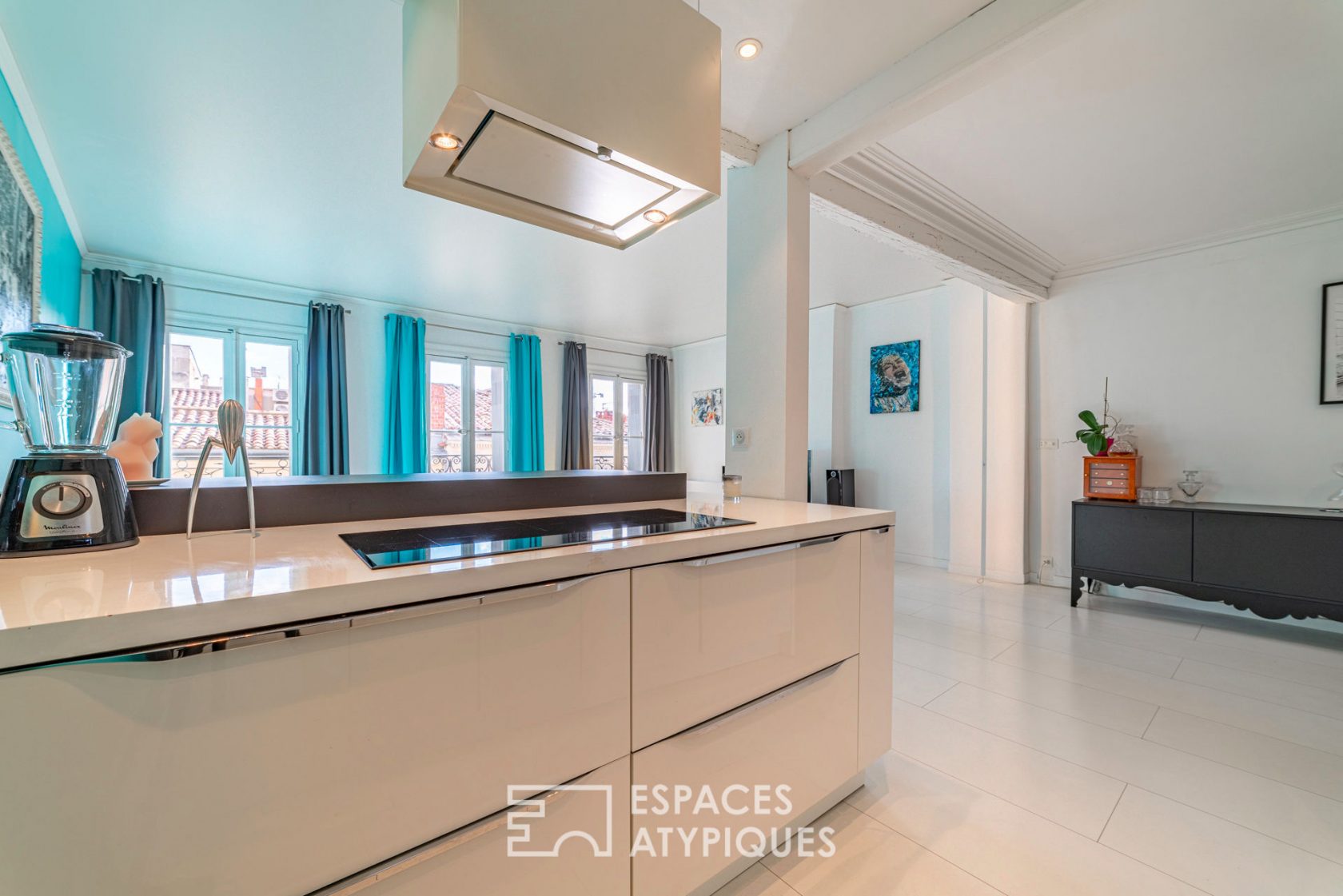 Bright top floor in the escutcheon
