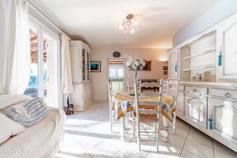 Villa sur 3000m² de terrain divisible