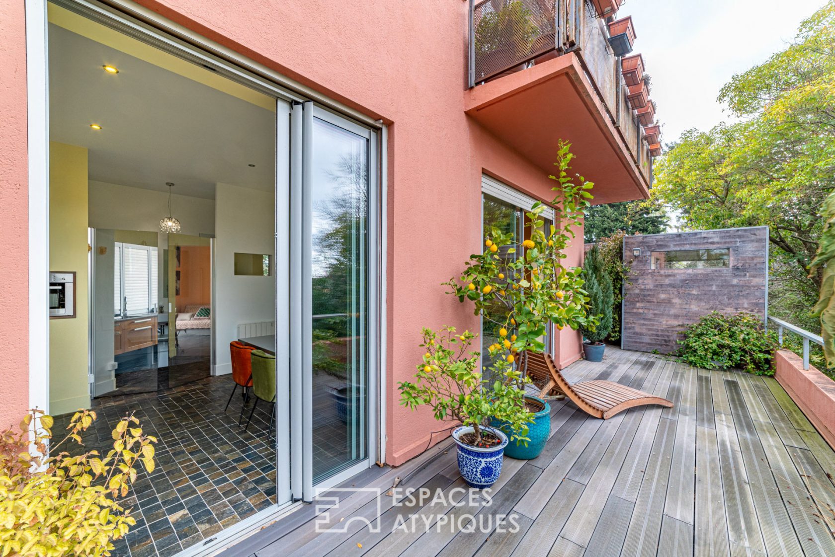 Appartement avec grande terrasse dans un écrin de verdure