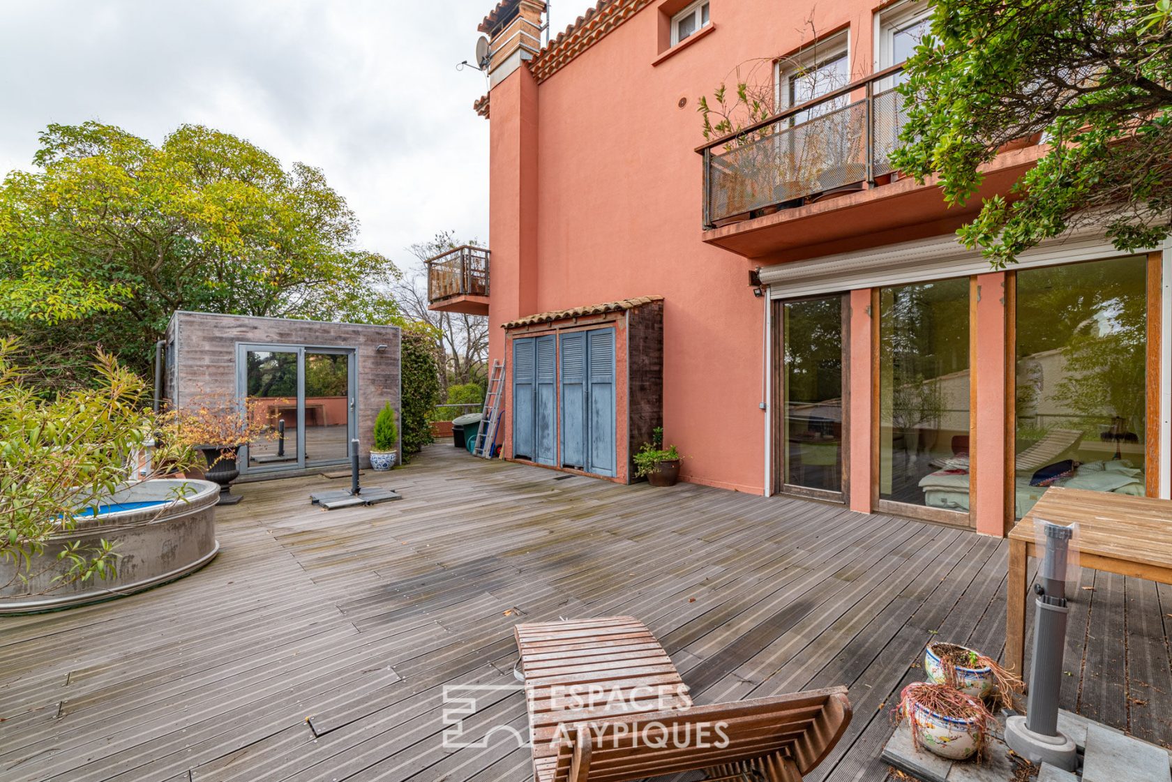 Appartement avec grande terrasse dans un écrin de verdure