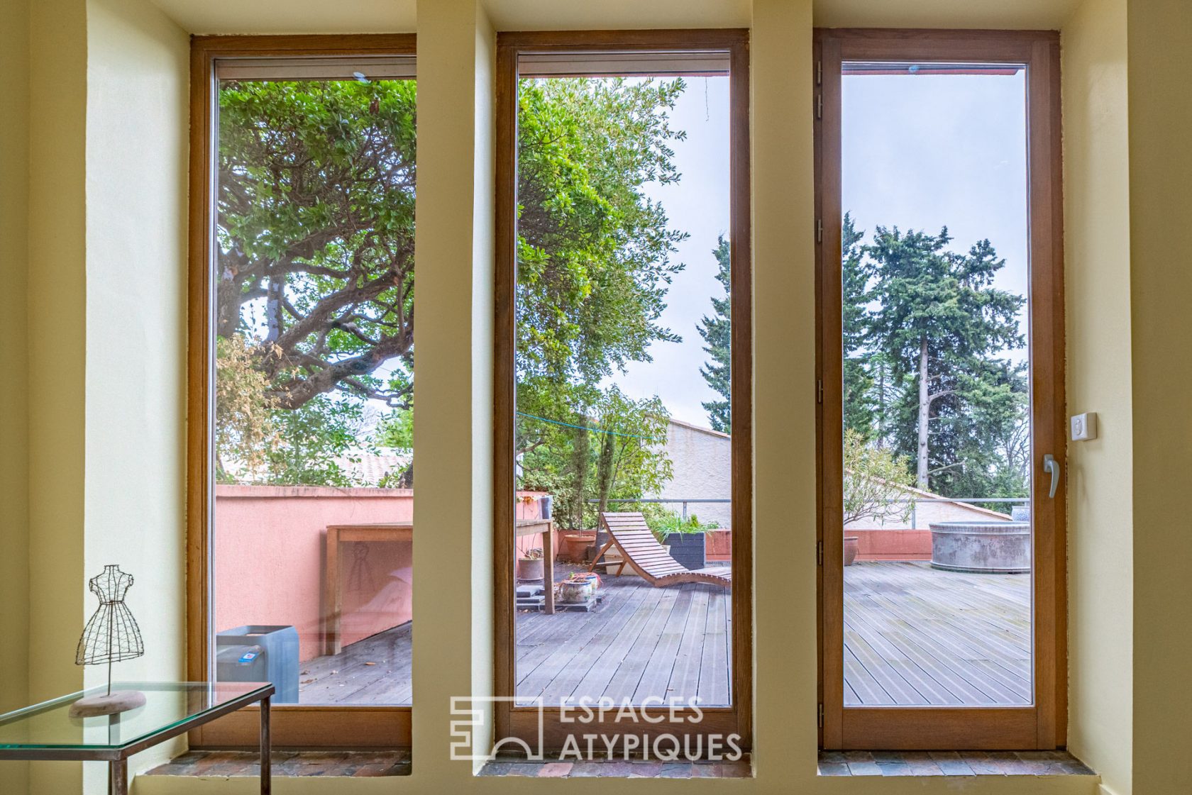 Appartement avec grande terrasse dans un écrin de verdure