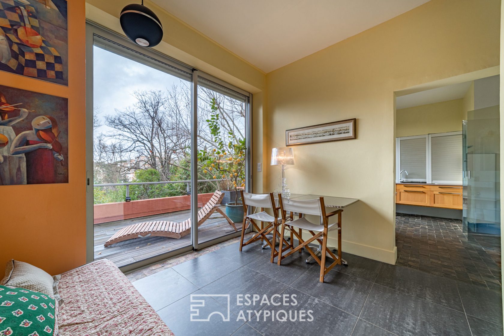 Appartement avec grande terrasse dans un écrin de verdure