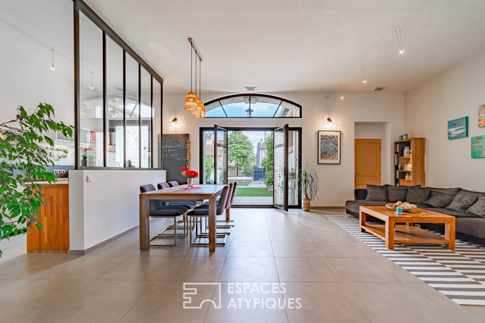 Beautiful bourgeois house with garden